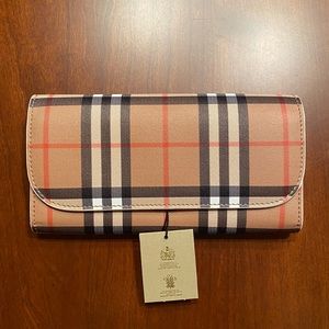 NWT Burberry Vintage Check Wallet +PRICE IS FIRM+